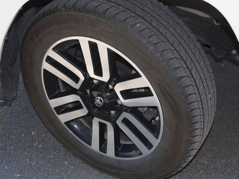 Used 2021 Toyota 4Runner Limited AWD/4WD image 17