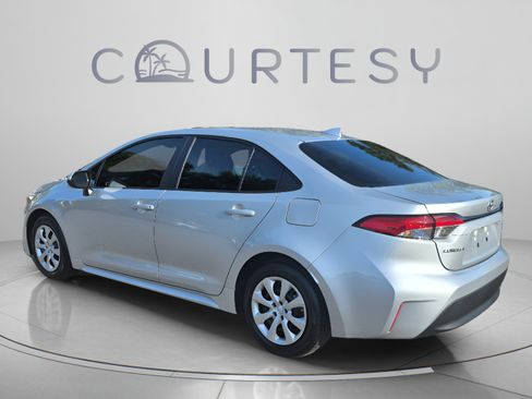 Used 2025 Toyota Corolla LE FWD image 3