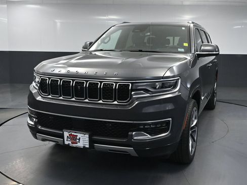 Used 2022 Jeep Wagoneer Series III w/ Premium Group I AWD/4WD image 13