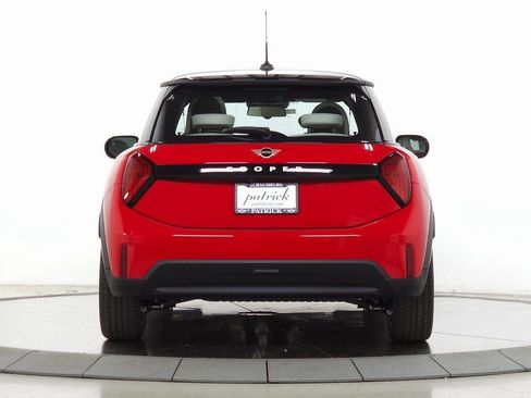 Used 2025 MINI Cooper 2-Door Hardtop image 7