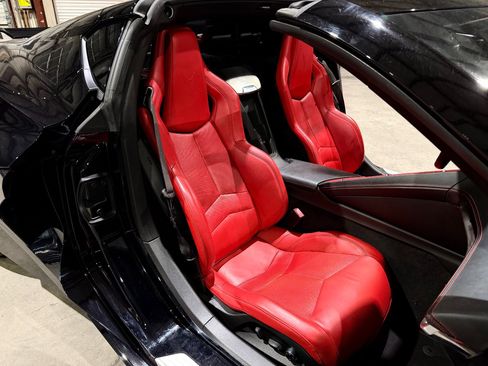 Used 2021 Chevrolet Corvette Stingray Preferred Cpe w/ Z51 Performance Package RWD image 22