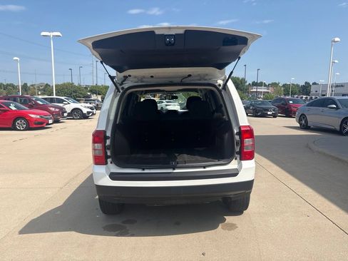 Used 2014 Jeep Patriot Latitude AWD/4WD image 32