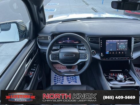 Used 2025 Jeep Wagoneer Series III w/ Premium Group I image 14