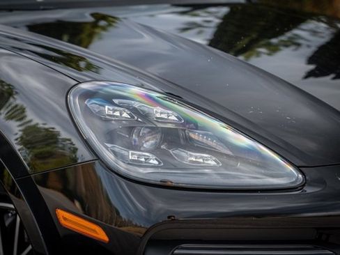 Used 2022 Porsche Cayenne Platinum Edition image 8