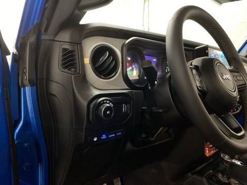 Used 2024 Jeep Wrangler Unlimited image 30