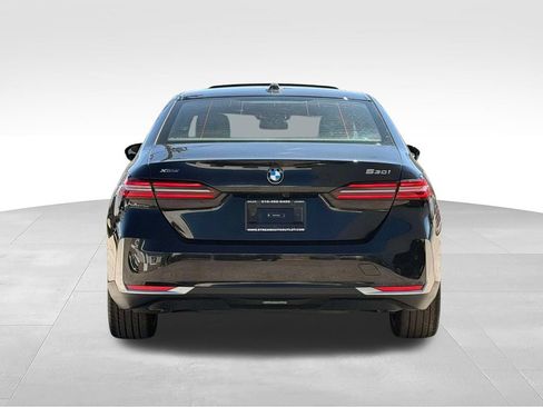 Used 2026 BMW 530i xDrive AWD/4WD image 8