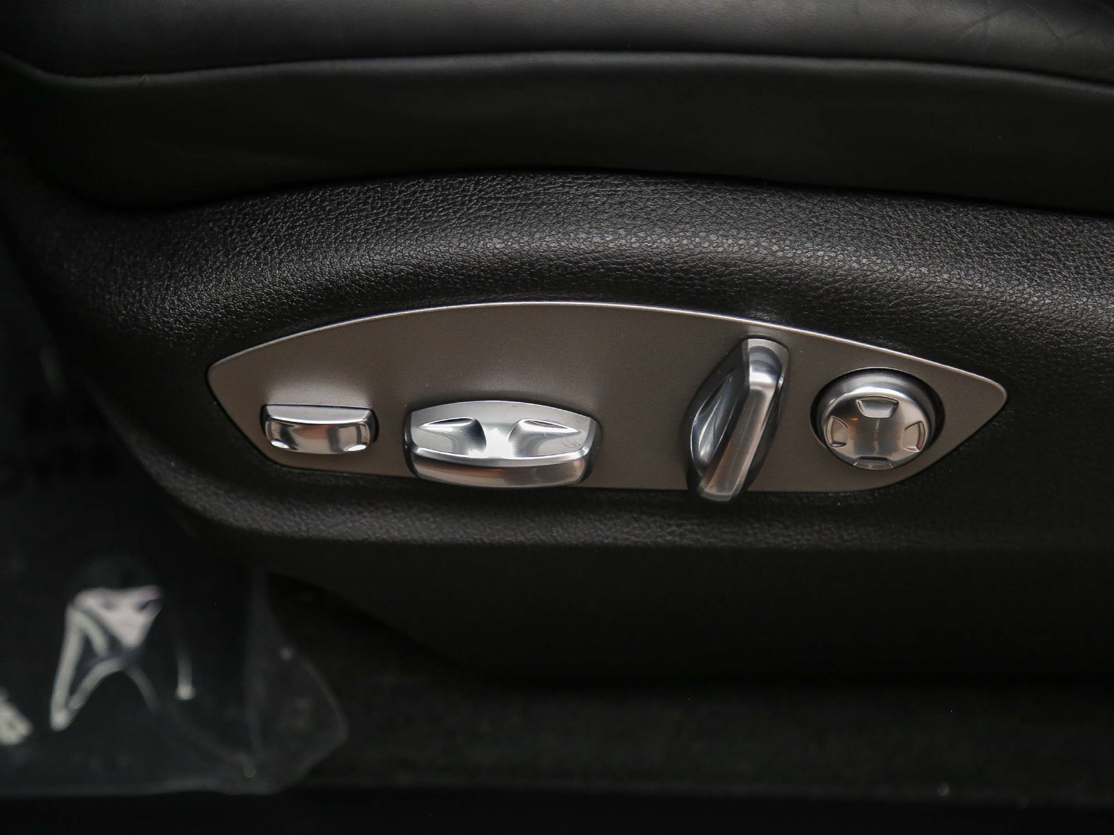 Certified 2026 Porsche Macan AWD/4WD image 25