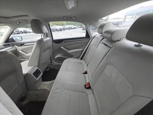 Used 2015 Volkswagen Passat TDI SE FWD image 23
