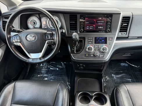 Used 2020 Toyota Sienna SE w/ Nightshade Edition AWD/4WD image 10