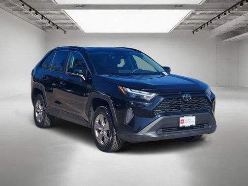 Used 2025 Toyota RAV4 XLE FWD image 8