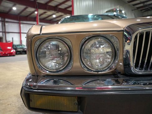 Used 1988 Jaguar XJ Vanden Plas RWD image 34