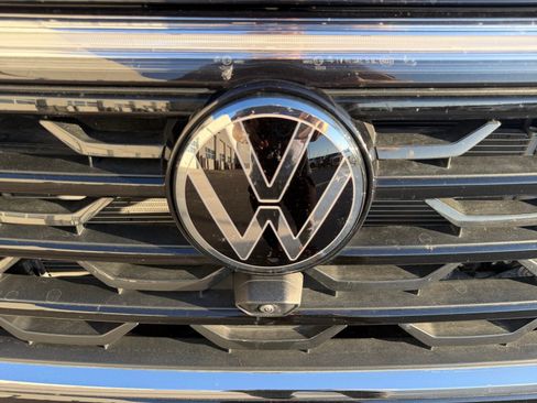 Certified 2025 Volkswagen Atlas Cross Sport SEL Premium R-Line AWD/4WD image 19