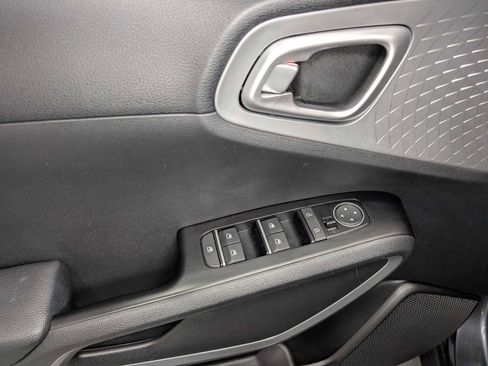 Used 2020 Kia Soul LX FWD image 35