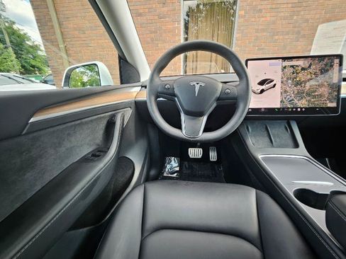 Used 2023 Tesla Model Y Performance AWD/4WD image 5