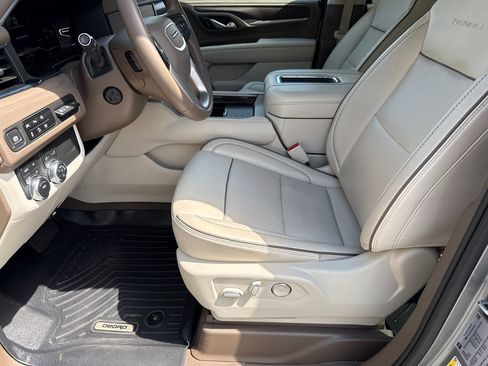 Used 2024 GMC Yukon XL Denali AWD/4WD image 9