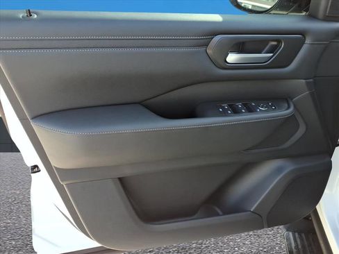 New 2026 Nissan Armada SV image 15