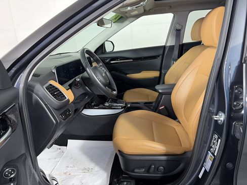 Used 2024 Kia Seltos EX image 13
