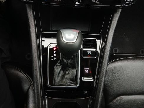 Used 2024 Jeep Compass Latitude w/ Sun and Sound Group AWD/4WD image 10