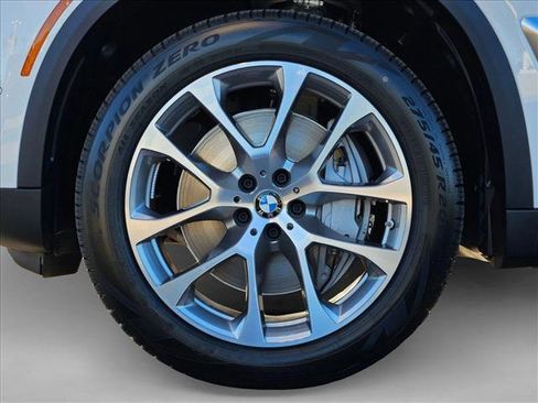 New 2026 BMW X5 xDrive50e w/ Climate Comfort Package image 10