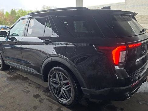 Used 2025 Ford Explorer ST AWD/4WD image 4