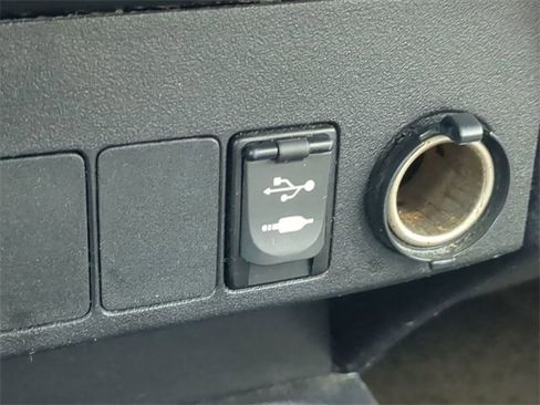 Used 2017 Toyota RAV4 XLE image 22