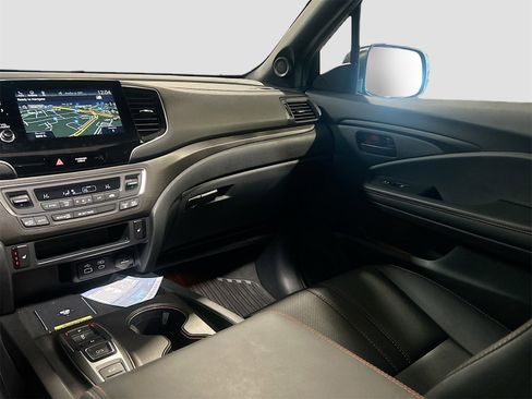 Used 2025 Honda Passport TrailSport image 25