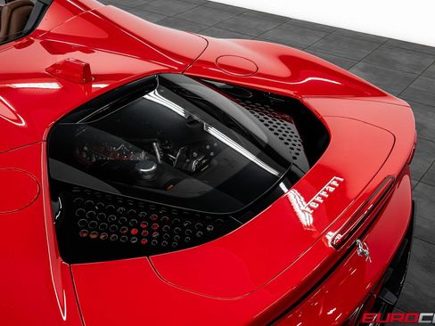 Used 2023 Ferrari SF90 Spider image 23