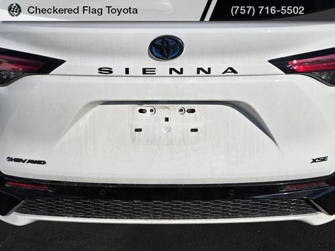 Used 2025 Toyota Sienna XSE w/ XSE Plus Package image 7