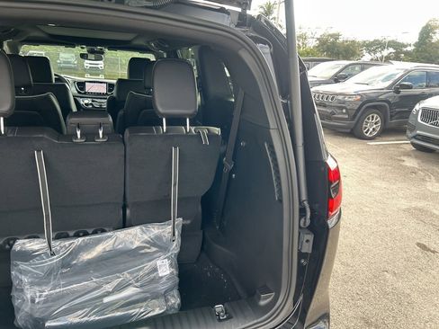 New 2026 Chrysler Pacifica Limited w/ S Appearance Package image 32