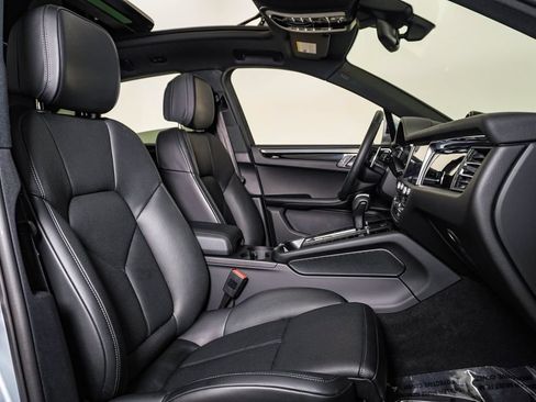 Certified 2026 Porsche Macan AWD/4WD image 15