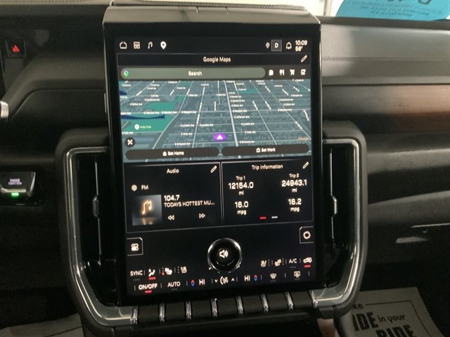 Used 2025 GMC Yukon XL Denali AWD/4WD image 34