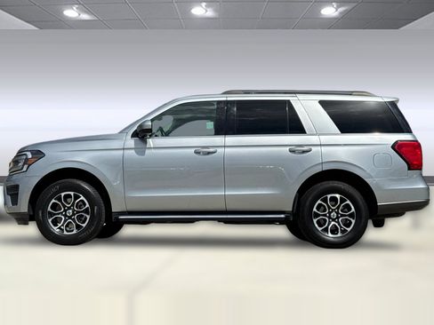 Used 2022 Ford Expedition XLT RWD image 2