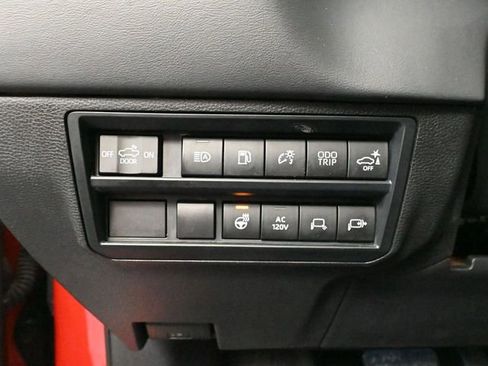 Used 2022 Toyota Tundra Platinum image 31