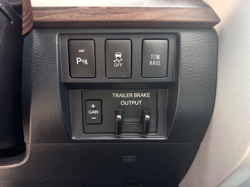 Used 2018 Toyota Tundra Limited w/ Limited Premium Package AWD/4WD image 43