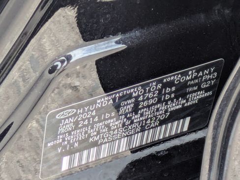 Used 2024 Genesis G70 2.5T RWD image 30