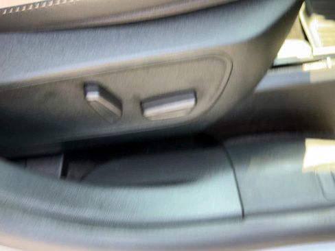 Used 2022 Ford Escape Titanium image 11