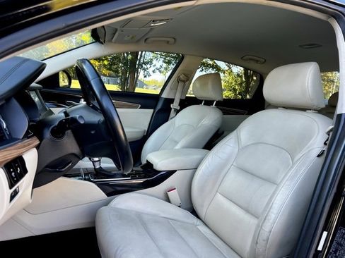 Used 2019 Kia Cadenza Premium image 16