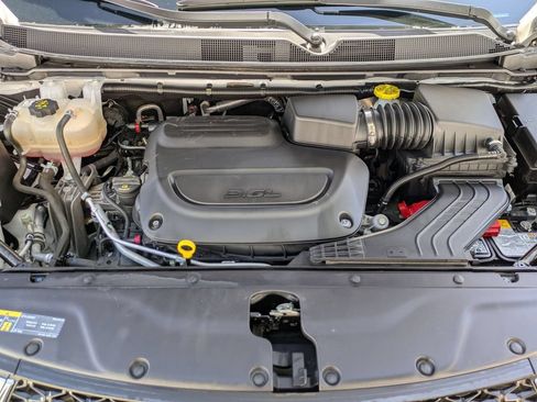 Used 2024 Chrysler Pacifica Touring-L FWD image 30