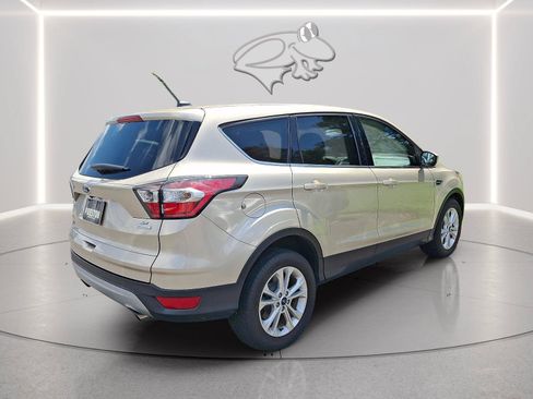 Used 2017 Ford Escape SE FWD image 8