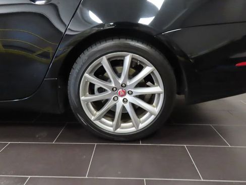 Used 2015 Jaguar XJ image 14