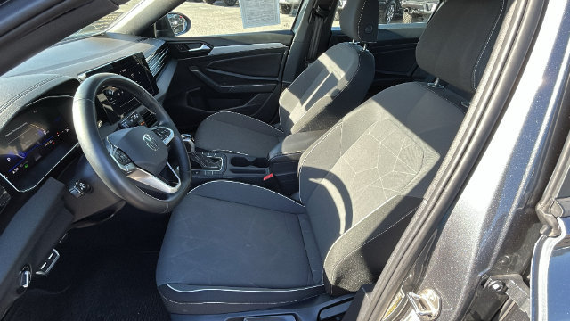 Used 2025 Volkswagen Jetta Sport FWD image 17