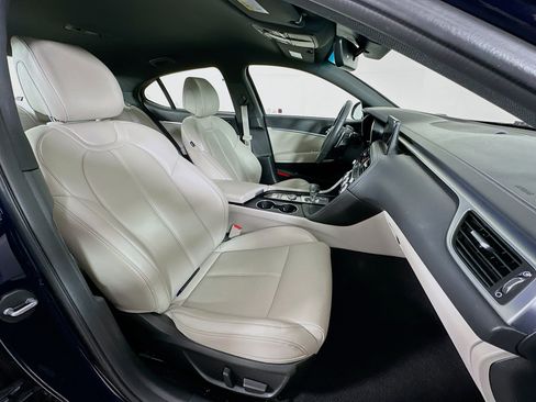 Used 2023 Genesis G70 2.0T image 30