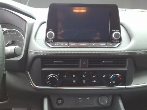 Used 2025 Nissan Rogue S AWD/4WD image 17
