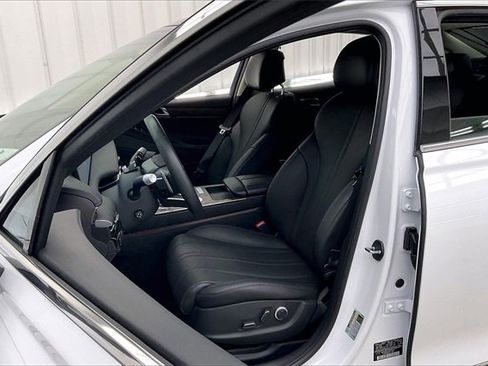 Used 2025 Genesis G80 2.5T Advanced image 8