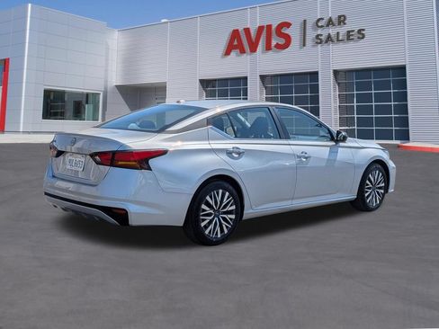 Used 2025 Nissan Altima 2.5 SV FWD image 6