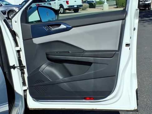 Used 2023 Volkswagen Taos SE w/ Panoramic Sunroof Package image 14