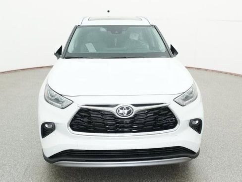 New 2026 Toyota Highlander Platinum AWD/4WD image 15