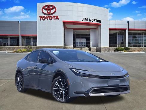 Used 2024 Toyota Prius XLE FWD image 1