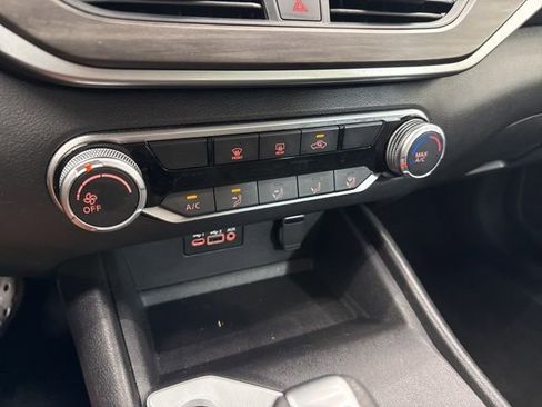 Used 2025 Nissan Altima 2.5 SV FWD image 27
