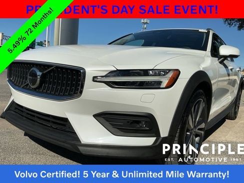 Certified 2025 Volvo V60 B5 Cross Country Plus image 13